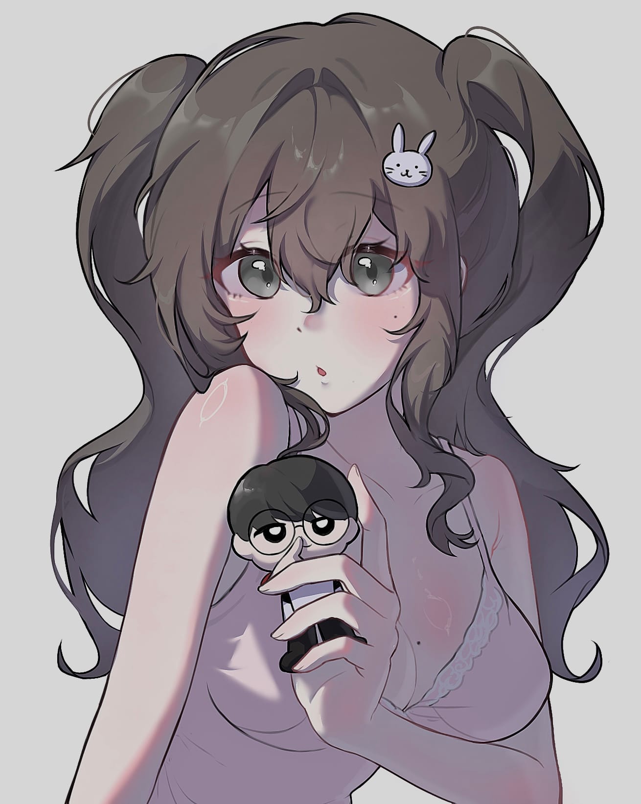 피규어를 손에 든 유현의 흉상 그림